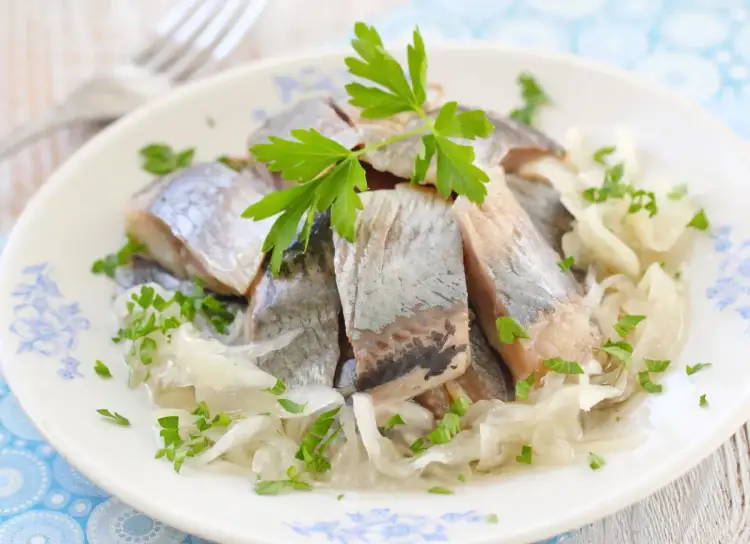 Czy śledzie w oleju są zdrowe? Odkryj ich ukryte zagrożenia i korzyści