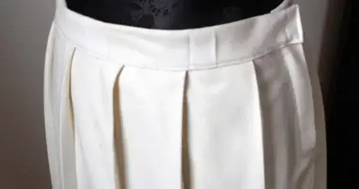 Jak skrócić plisowaną spódnicę: proste metody bez szycia