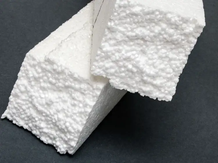 Styropian: Gdzie wyrzucić? PSZOK, żółty kosz, czy zmieszane?