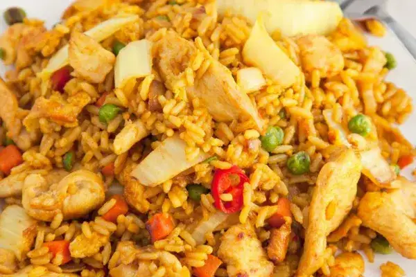 Jak przygotować ryż smażony jak u Chińczyka - prosty przepis na smakowite danie