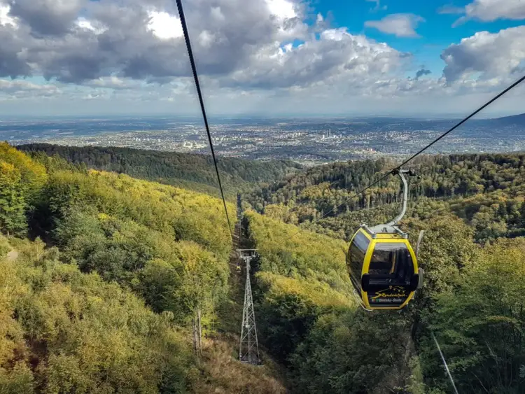 Szyndzielnia: Zaplanuj idealną wycieczkę! Ceny, szlaki, atrakcje