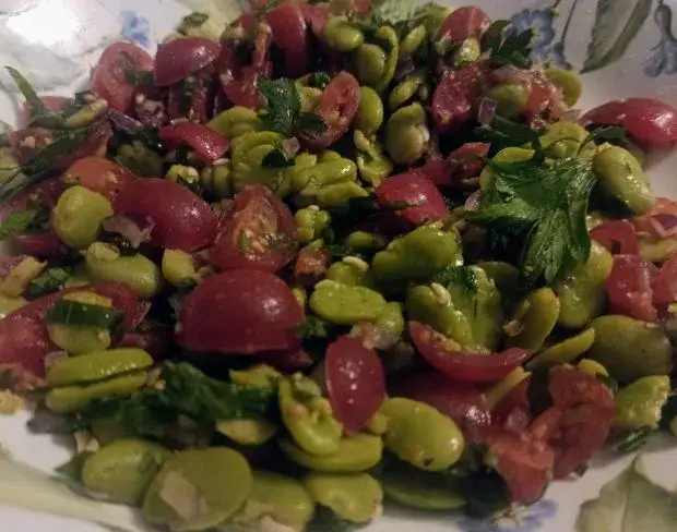 Co zrobić z ugotowanego bobu? 10 wyjątkowych przepisów, które zaskoczą