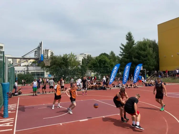 Zajęcia z koszykówki Katowice - Treningi dla dzieci i dorosłych, które rozwijają umiejętności