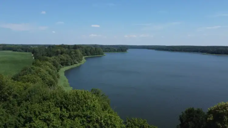 Jezioro Karsińskie - piękne miejsce na wypoczynek i przygodę
