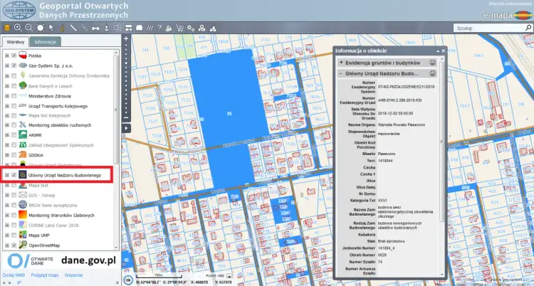 Geoportal z danymi o pozwoleniach na budowę. Widoczna warstwa "Główny Urząd Nadzoru Budowlanego" na mapie działek.