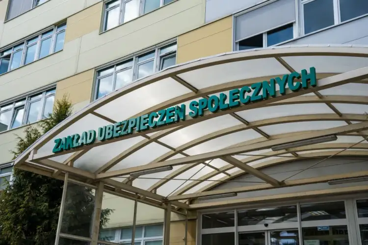 Kiedy ZUS wypłaca chorobowe po ustaniu zatrudnienia? Sprawdź warunki