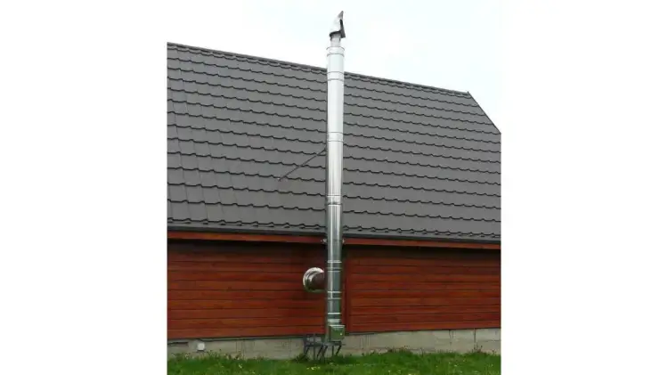 Komin do kominka z ociepleniem czy bez? Kluczowe różnice i porady