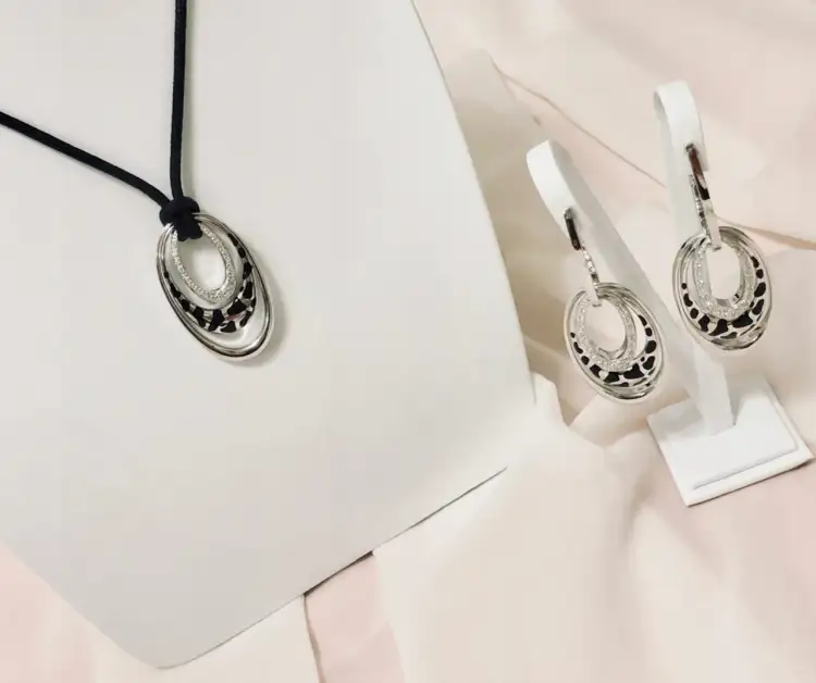 Ile kosztuje srebrny naszyjnik? Sprawdź ceny i porównaj oferty