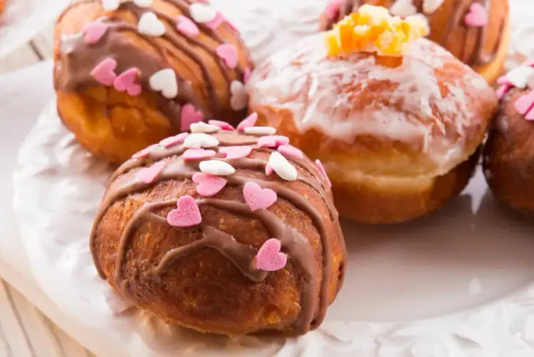 Tłusty Czwartek: Historia, Pączki i Tradycje - Odkryj Korzenie