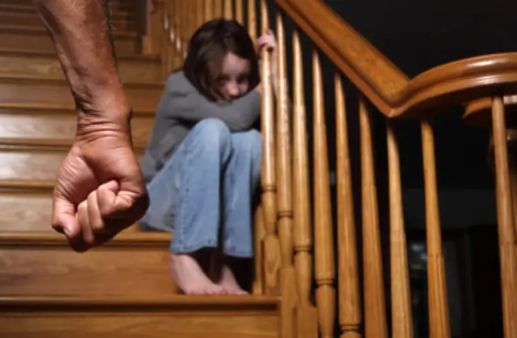 Co grozi za wyzywanie dziecka? Poznaj konsekwencje prawne