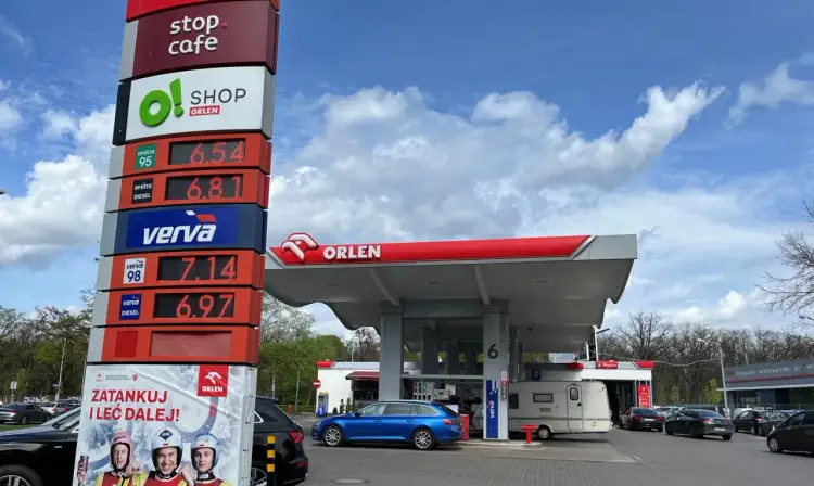 Ceny paliw na Orlenie: czy olej napędowy paruje? Diesel 6.81 zł, Verve Diesel 6.97 zł. Tankuj i leć dalej!
