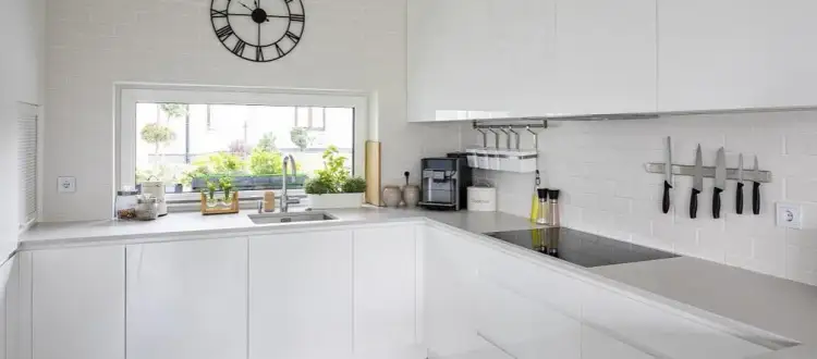 Jak zabezpieczyć ścianę w kuchni przed tłuszczem i utrzymać czystość