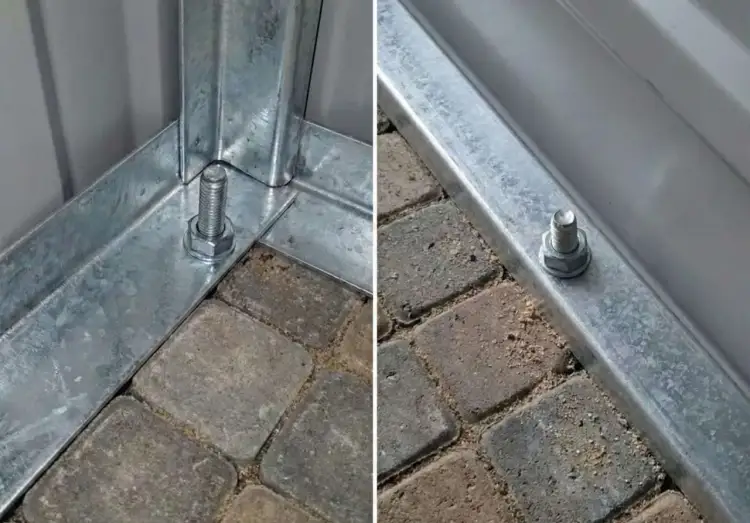 Szczegóły mocowania garażu blaszanego do podłoża z kostki brukowej. Śruby przechodzą przez profil stalowy i wkręcone są w podłoże, zapewniając stabilność konstrukcji.