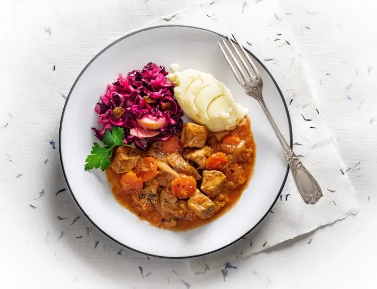 Jak zrobić prosty gulasz - szybki przepis na pyszne danie dla każdego