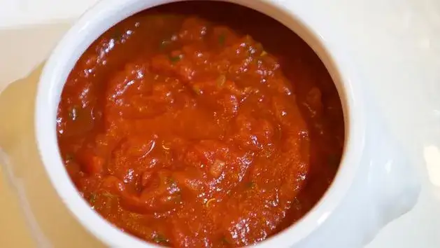 Jak zrobić sos pomidorowy do makaronu, który zachwyci smakiem