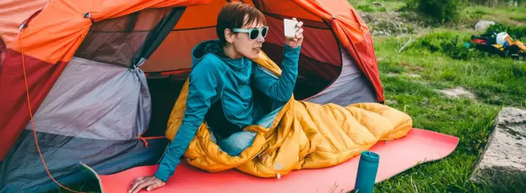 Jak wybrać idealny śpiwór, aby uniknąć zimna i dyskomfortu?