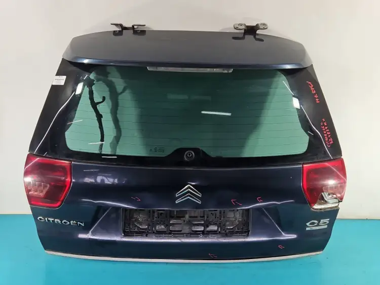 C5 Sedan: Klapa bagażnika opada? Wymień siłowniki sam!