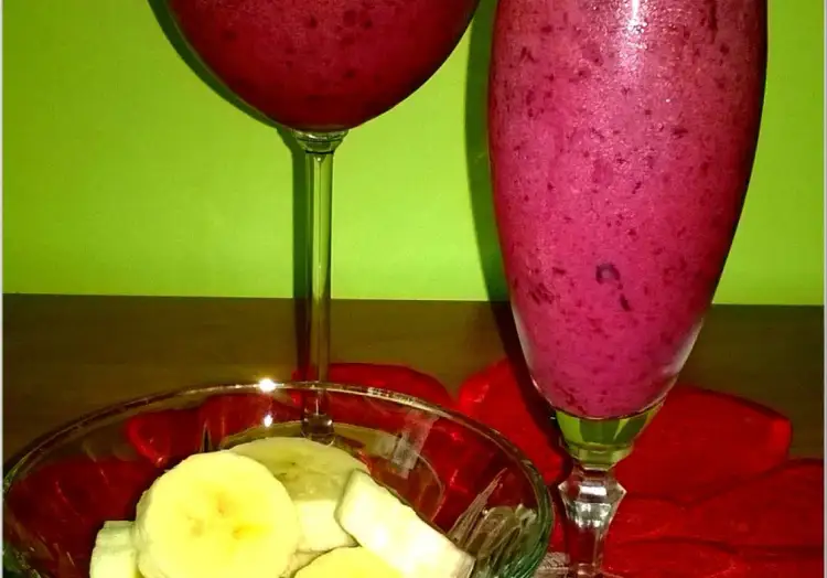 Szybki i zdrowy koktajl z mrożonych owoców – prosty przepis na lato