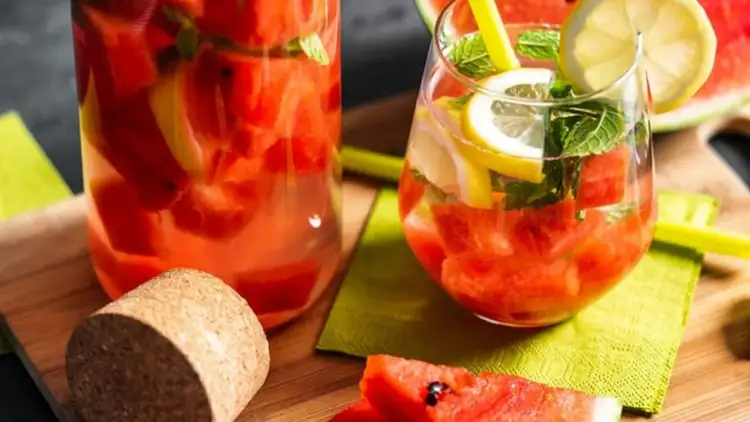 Orzeźwiające drinki z arbuzem, cytryną i miętą. Idealne na upalne dni.