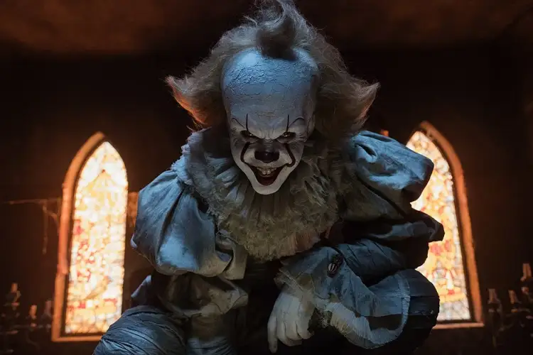 Kim jest Pennywise? Geneza, moce i sekrety Tańczącego Klauna
