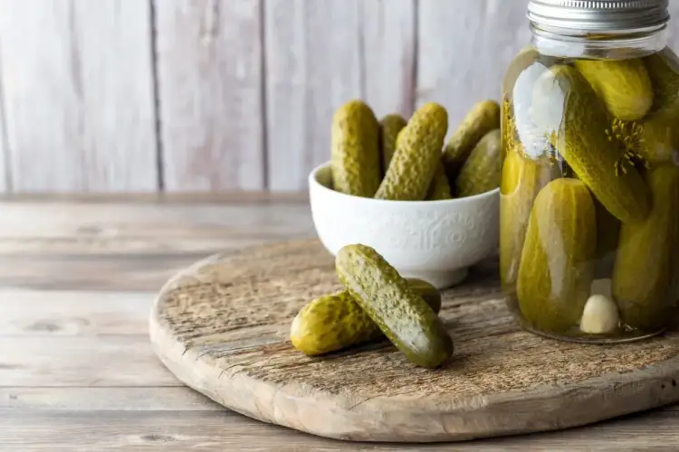 Jakie przyprawy do kiszenia ogórków, aby uzyskać idealny smak?
