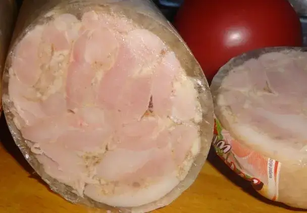 Kiełbasa drobiowa parzona - smaczne przepisy i wartości odżywcze