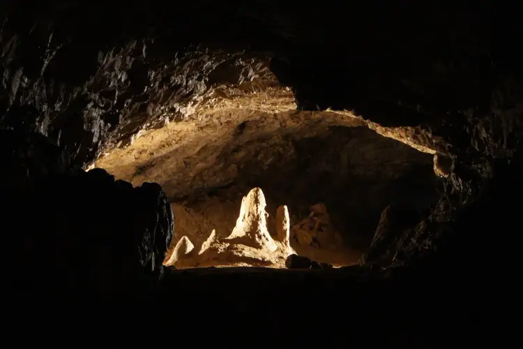 Jaskinia Wierzchowska Górna – niezwykłe atrakcje turystyczne dla każdego