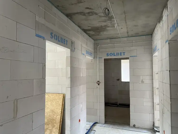 Ściany działowe z betonu komórkowego: zalety i wady w praktyce