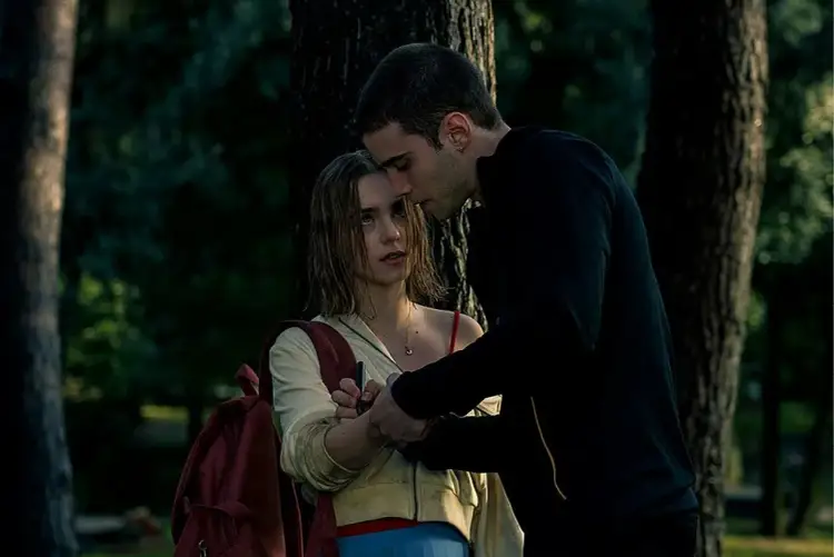 Najlepsze filmy o miłości nastolatków - kultowe romanse dla młodzieży