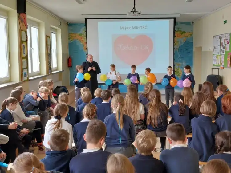 Jak zorganizować rekolekcje w szkole: 8 kluczowych kroków