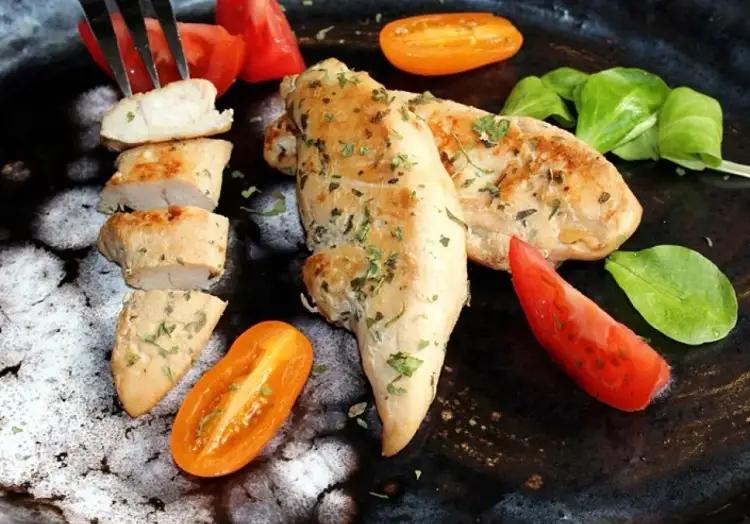 Jak przyrządzić polędwiczki z kurczaka: proste przepisy i błędy, których unikać