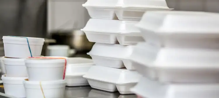 Gdzie wrzucamy styropian opakowaniowy, aby uniknąć kar za złą segregację?