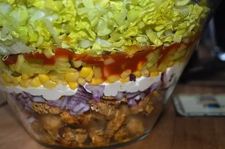 Sałatka gyros co po kolei: jak idealnie ułożyć składniki?