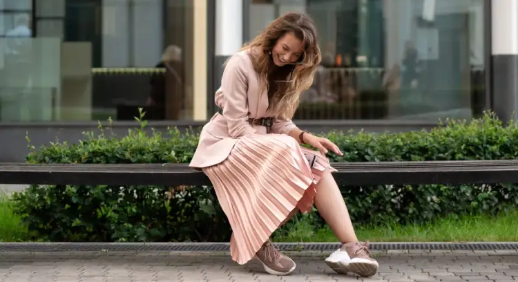 Jaka bluzka do spódnicy, aby zawsze wyglądać stylowo i elegancko?