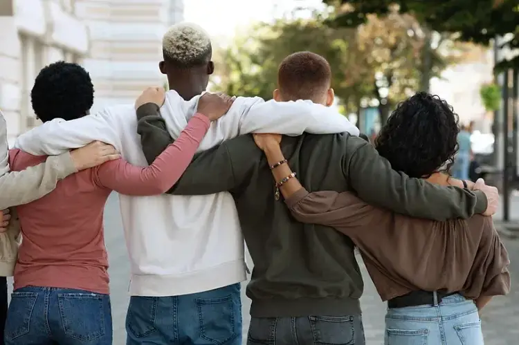 Przyjaciele jak rodzina - najpiękniejsze cytaty o przyjaźni