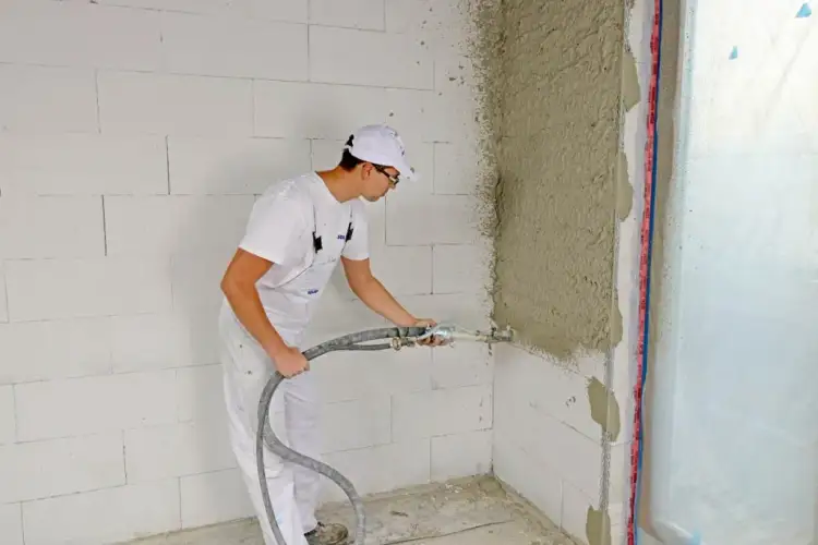 Tynki maszynowe czy ręczne? Porównanie zalet i wad obu metod