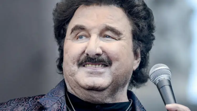 Kto śpiewa na wspólnej? Poznaj historię piosenki i artystę