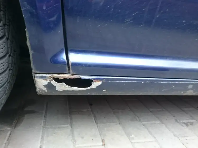 Jak załatać dziurę w progu samochodu - uniknij kosztownych napraw