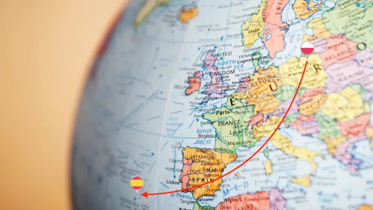 Mapa świata z zaznaczoną trasą z Polski na Wyspy Kanaryjskie, pokazującą, gdzie leżą wyspy kanaryjskie.