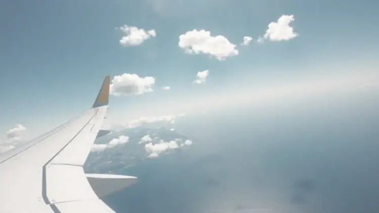 Ile trwa lot na Azory? Sprawdź czas przelotu z Polski i przesiadki