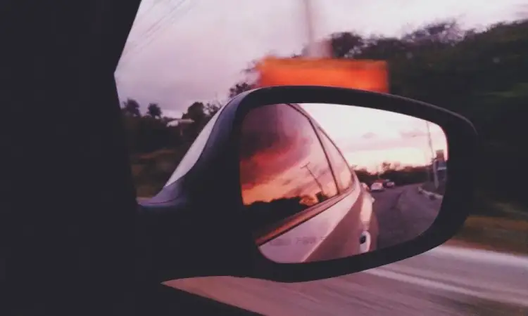 Jak prędkość jazdy wpływa na pole widzenia kierowcy i bezpieczeństwo?