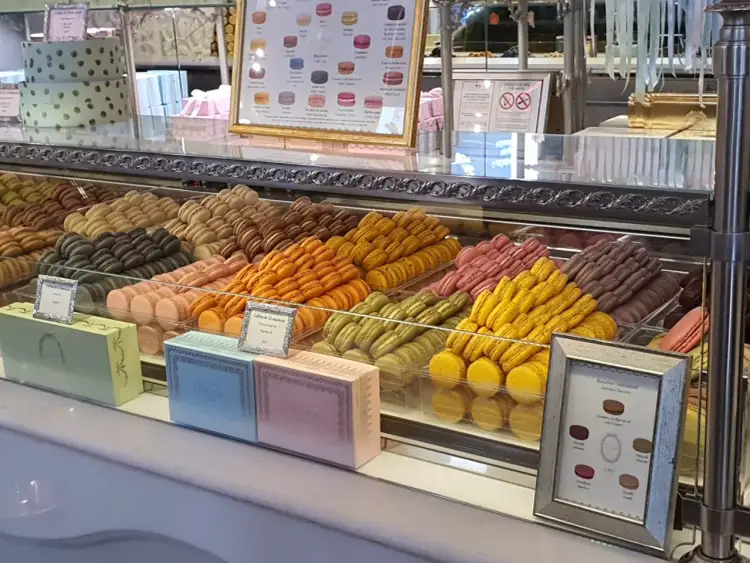 Gdzie kupić francuskie makaroniki? Sprawdź najlepsze miejsca i oferty