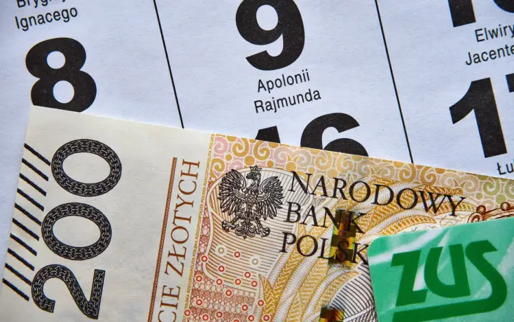 ZUS: Kiedy pierwsza emerytura? Poznaj terminy i przyspiesz wypłatę!