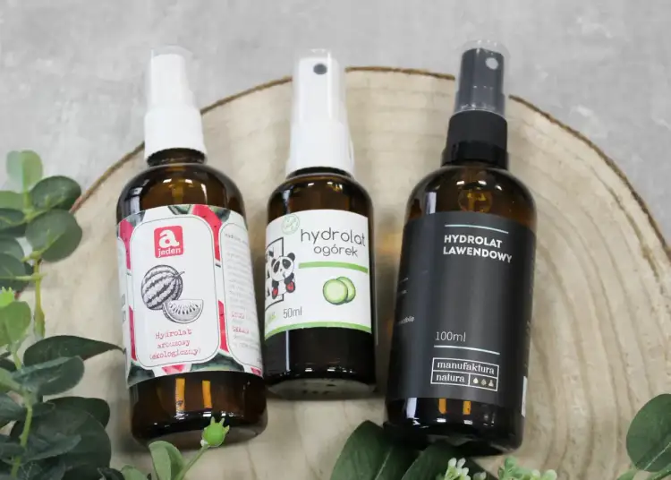 Najlepsze hydrolaty do cery trądzikowej - skuteczne naturalne rozwiązania