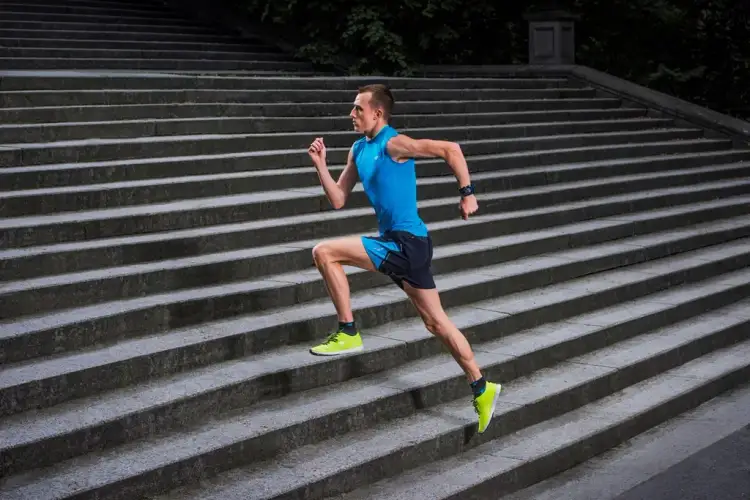 Czy bieganie po schodach pomaga schudnąć? Odkryj zaskakujące efekty