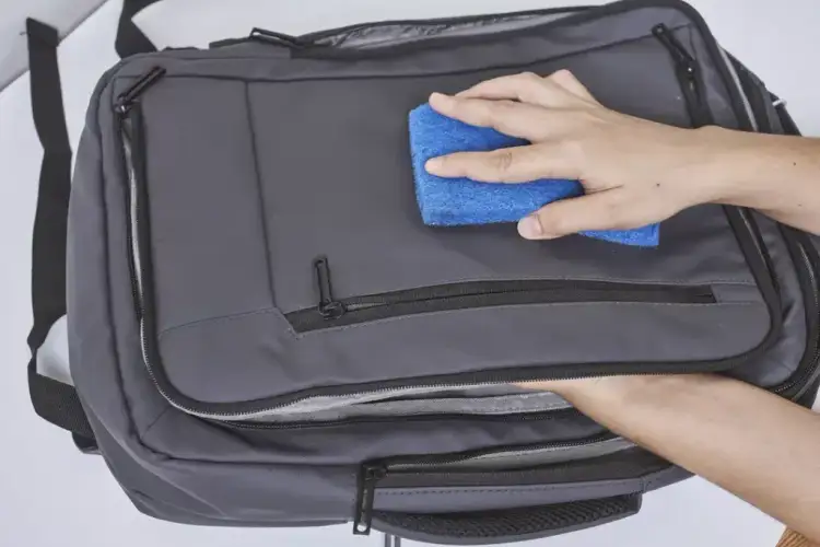 Na jakim programie prać plecak, aby uniknąć jego uszkodzenia?