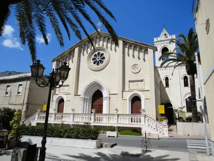 Najlepsze atrakcje w Letojanni, które musisz zobaczyć podczas wizyty