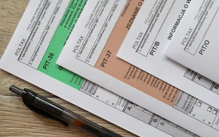 Formularze PIT-36, PIT-37, PIT/B, PIT/O i inne dokumenty podatkowe. Czy można rozliczać się z dzieckiem? Sprawdź!