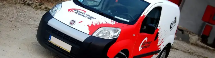 Jak okleić samochód - proste kroki, które unikną błędów i kosztów