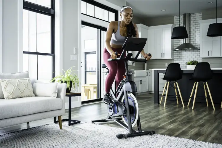 Czy rowerek stacjonarny jest wydajny dla seniorów?